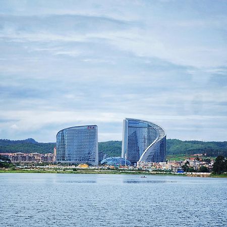 Howard Johnson Flower City Hotel Kunming Exterior photo